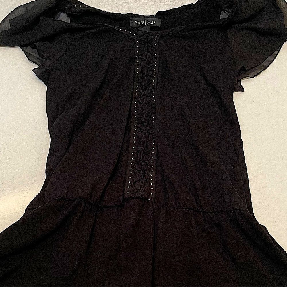 White House Black Market sleeveless blouse with gorgeous details size Small
